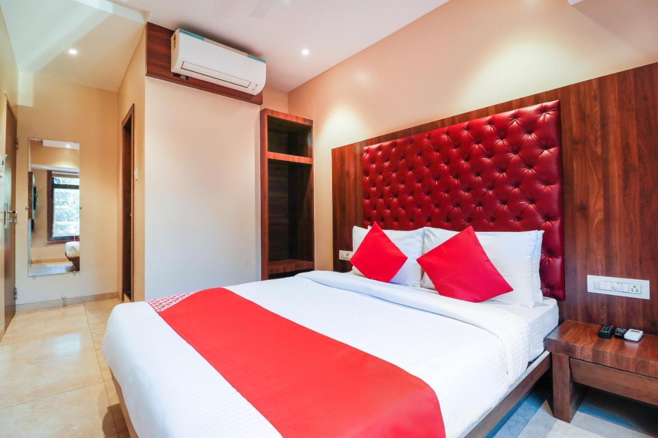 Oyo 70475 Hotel Sea Breeze Bombay Extérieur photo